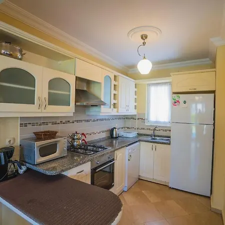 çalış'ta Denize Sıfır 8 Kişilik Pearl 9 Villa Fethiye