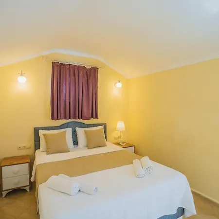 Calis'ta Denize Sifir 8 Kisilik Pearl 9 פאטהיה