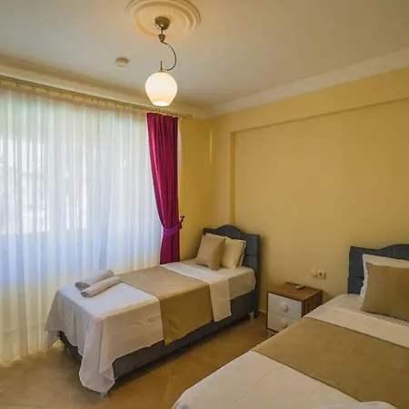 Calis'ta Denize Sifir 8 Kisilik Pearl 9 פאטהיה