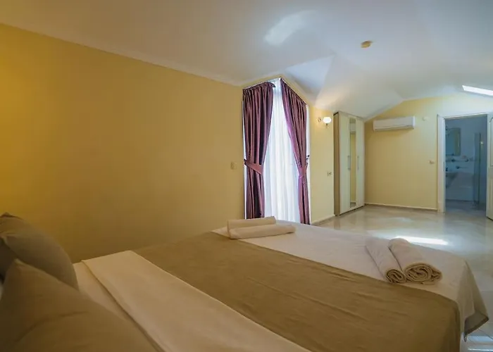 Calis'ta Denize Sifir 8 Kisilik Pearl 9 Villa